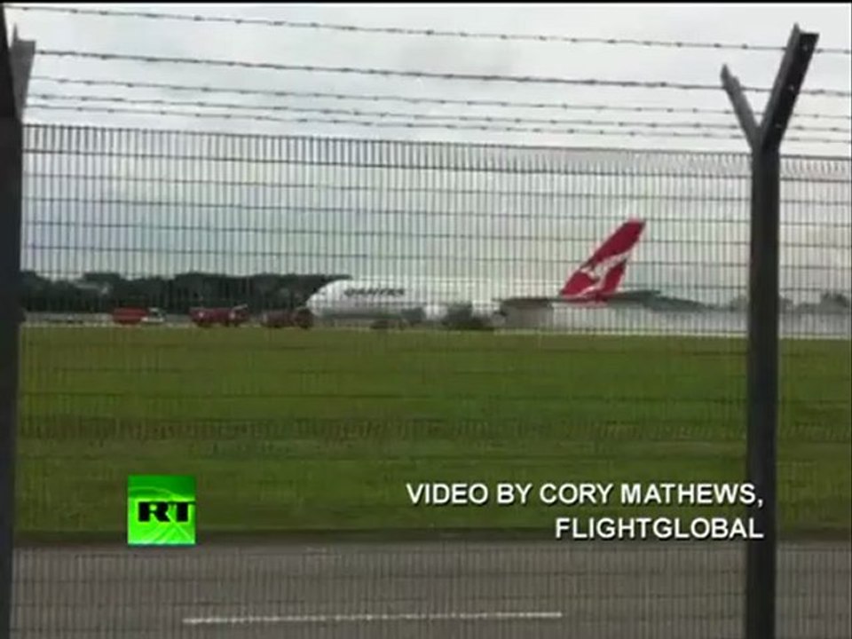 Amateur videos: Qantas A380 engine failure, emergency landing