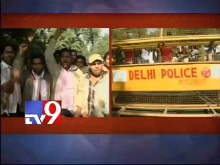 OU students protest in front of sonia gandhi's house
