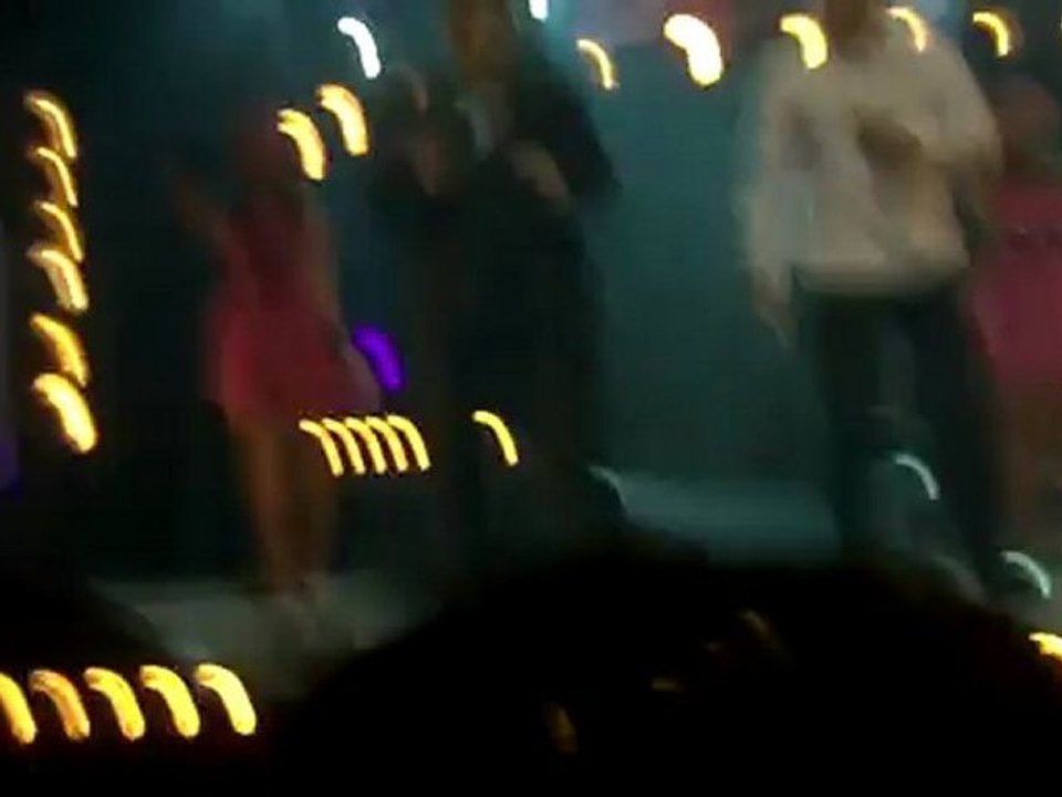 RFM Party 80 à l' Axone *Début de soirée chante le jerk *8 déc 12