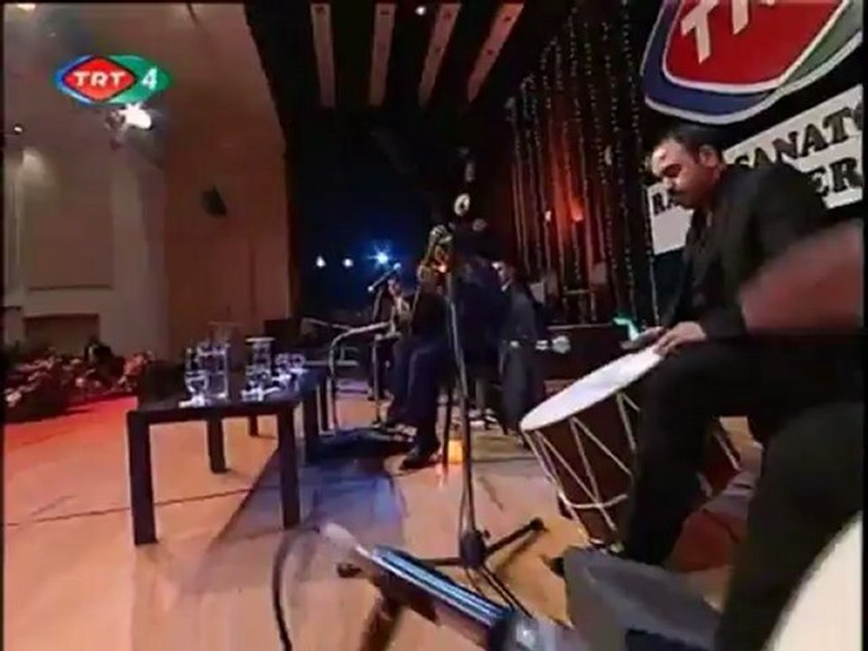 Neşet Ertaş ~ Bugün Ayın Işığı