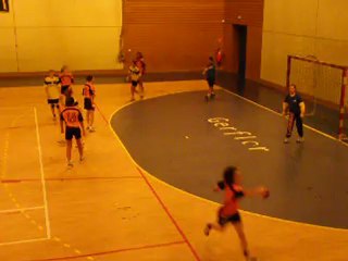 Margaux au hand-ball.On l'appelle " BIP...BIP......