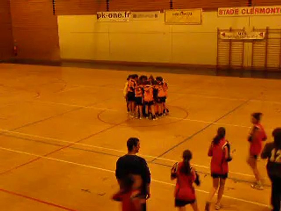 Margaux au hand-ball.On l'appelle " BIP...BIP......