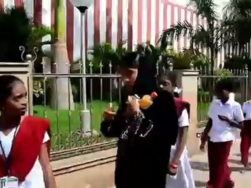 INDE - Madurai écoliers long du temple