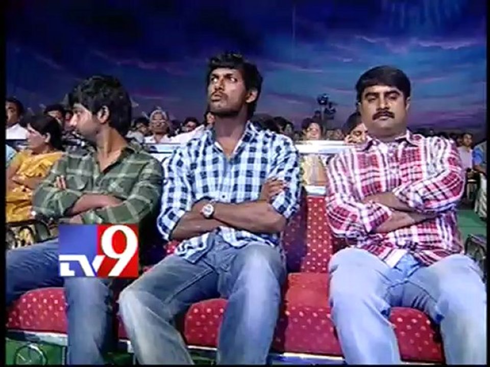 Trisha's Varsham song sung at Vetadu Ventadu audio release