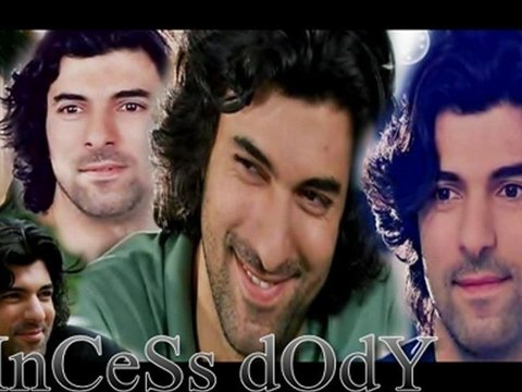 انجين اكيوريك ومقطع من اغنية رسالة تحت الماء لعبد الحليم حافظ