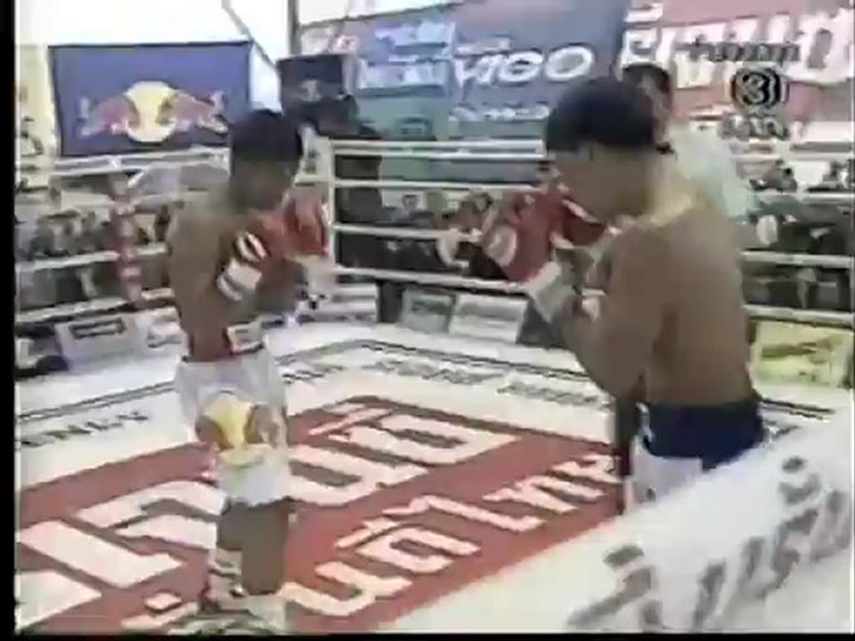 2001-10-12 Poonsawat Kratingdaenggym vs Lee Escobido