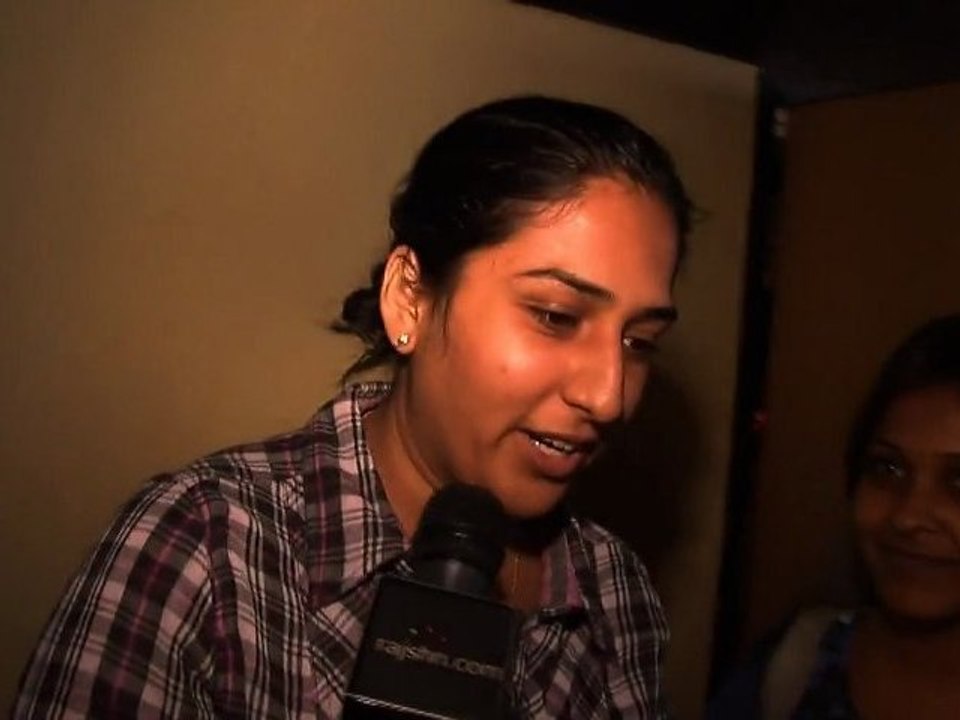Khiladi 786 - Public Review [HD]