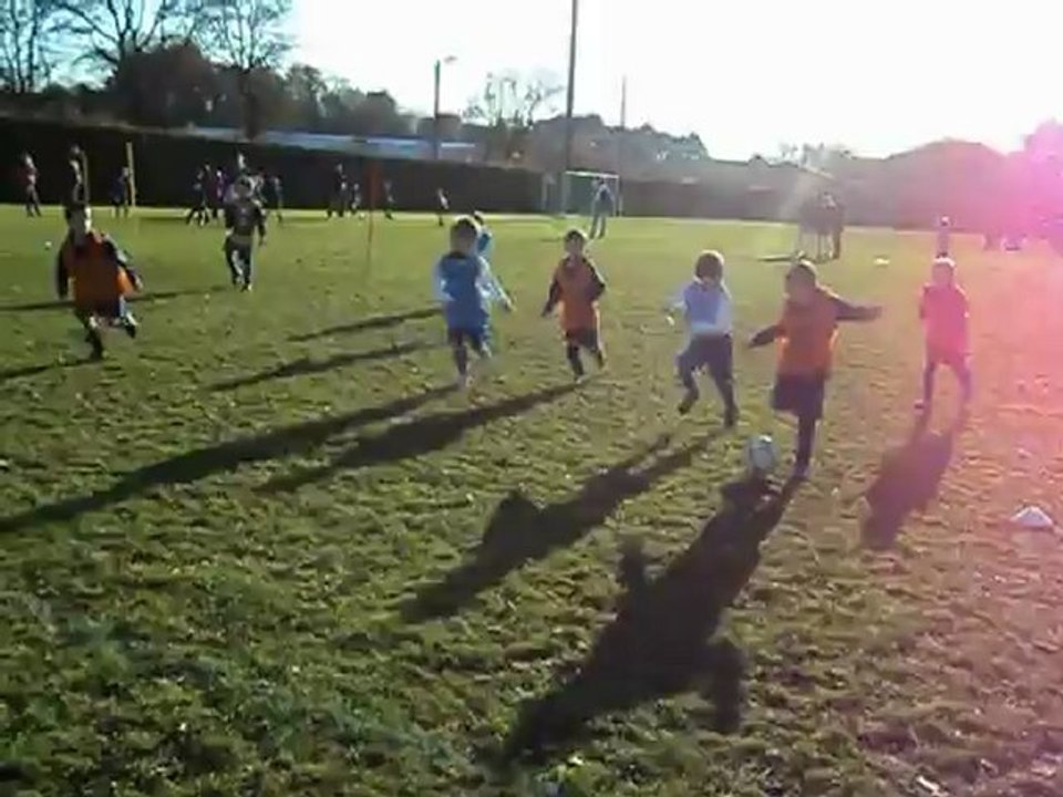 U8 Mériadec 1er décembre 2012 :Raphel et Matis se gènent!