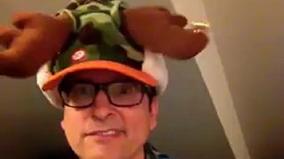 JEAN-MARC GENEREUX RECOIT UN CADEAU EN LOGE AVANT LE TOURNAGE DU DALS DE NOEL