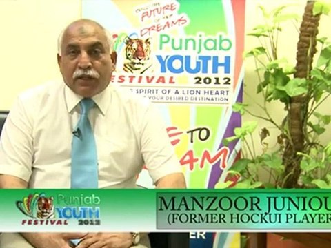 Professional Hockey Player Manzoor Junior Appreciating Punjab Youth Festival 2012