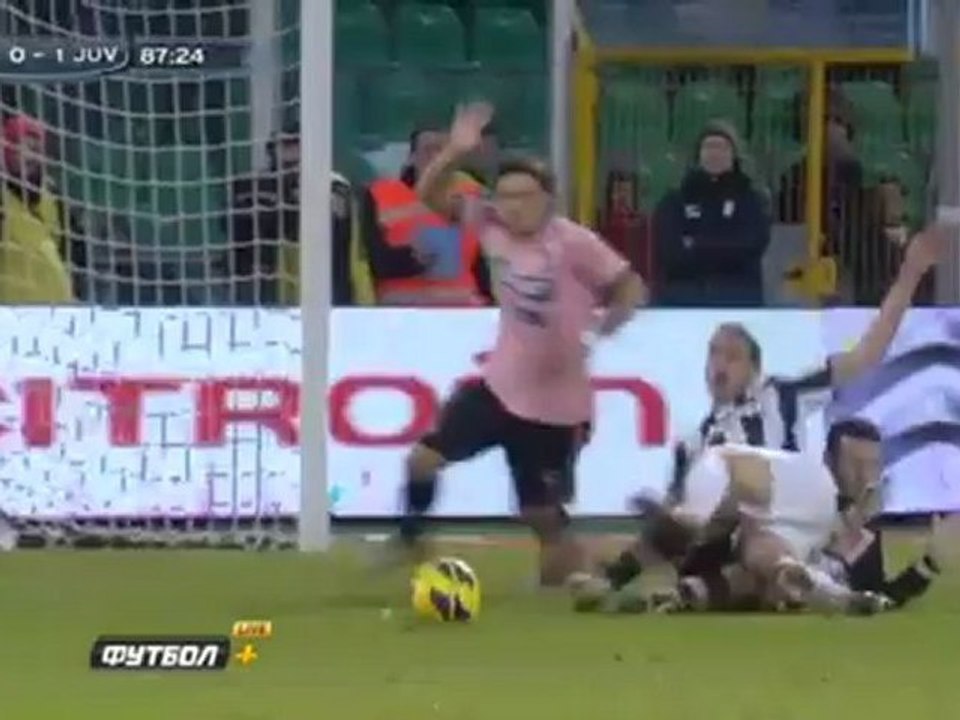 Palermo vs Juventus - Bonucci hit by Sniper