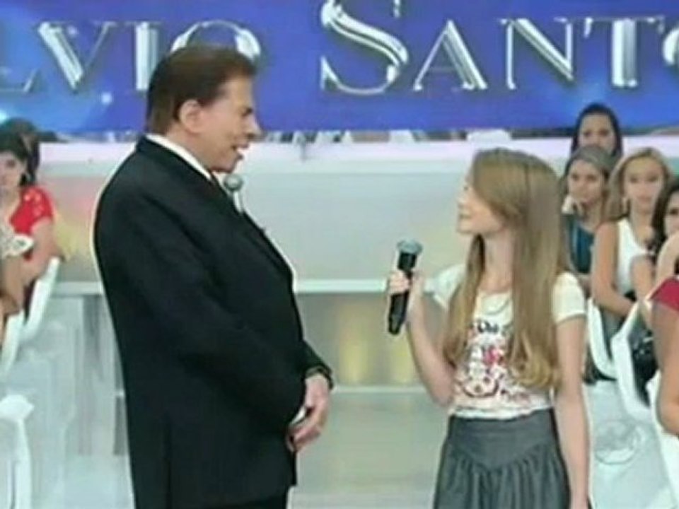 A menina Fantasma do Elevador é entrevistada p/Silvio Santos 09/12/2012