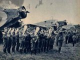 U-Boote fahren Flieg’, Vogel, flieg’! Musikkorps des Regiments General Göring mit Chor HansFriess