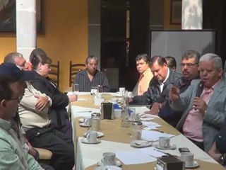 Reunión con permisionarios de los taxis de Teziutlán