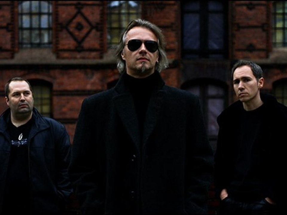 GIRLS UNDER GLASS#NEVER GO