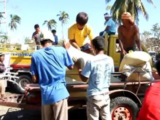 Typhoon reduces Philippine farmers to beggars