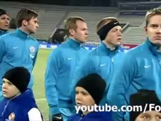 Ο Ντενίσοφ κλείνει τα αυτιά του στον εθνικό ύμνο