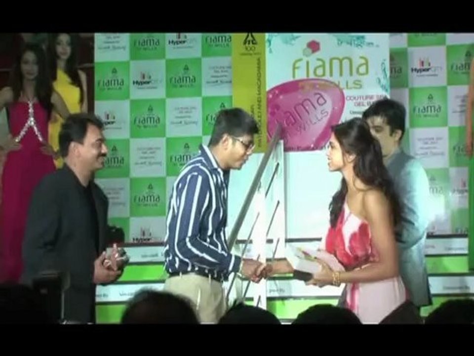 Hot Deepika Launch Fiama Di Wills