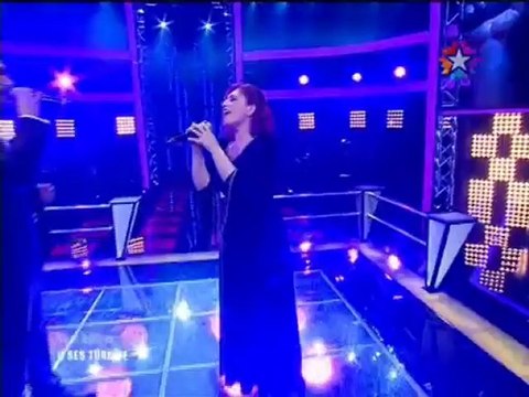 Erkam bakışlarıyla Hadise ve Hülya Avşar'ı etkiledi