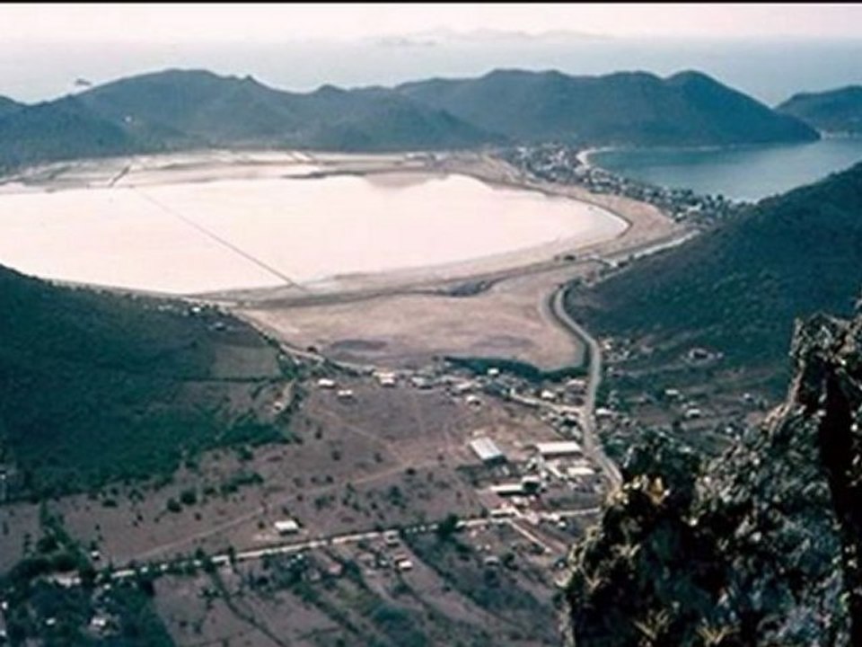 The SOS-radio 6 o'clock program .