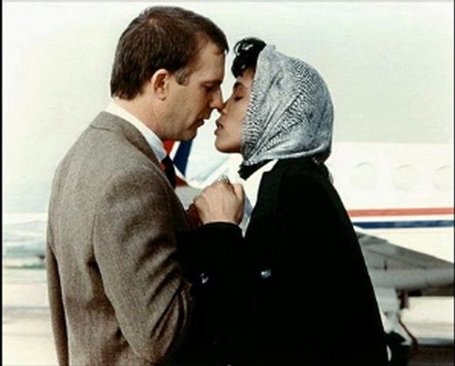 The Bodyguard (1992)online watch www.hdmoviespool.com