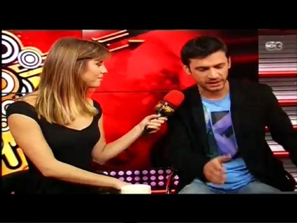 אלין לוי מראיינת את משתתפי התוכנית הדיבור