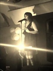 Alizee interprete "YOUR song" version d' Elie Goulding