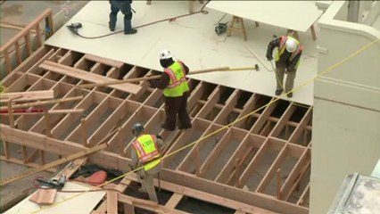 Platform goes up in preparation for inauguration