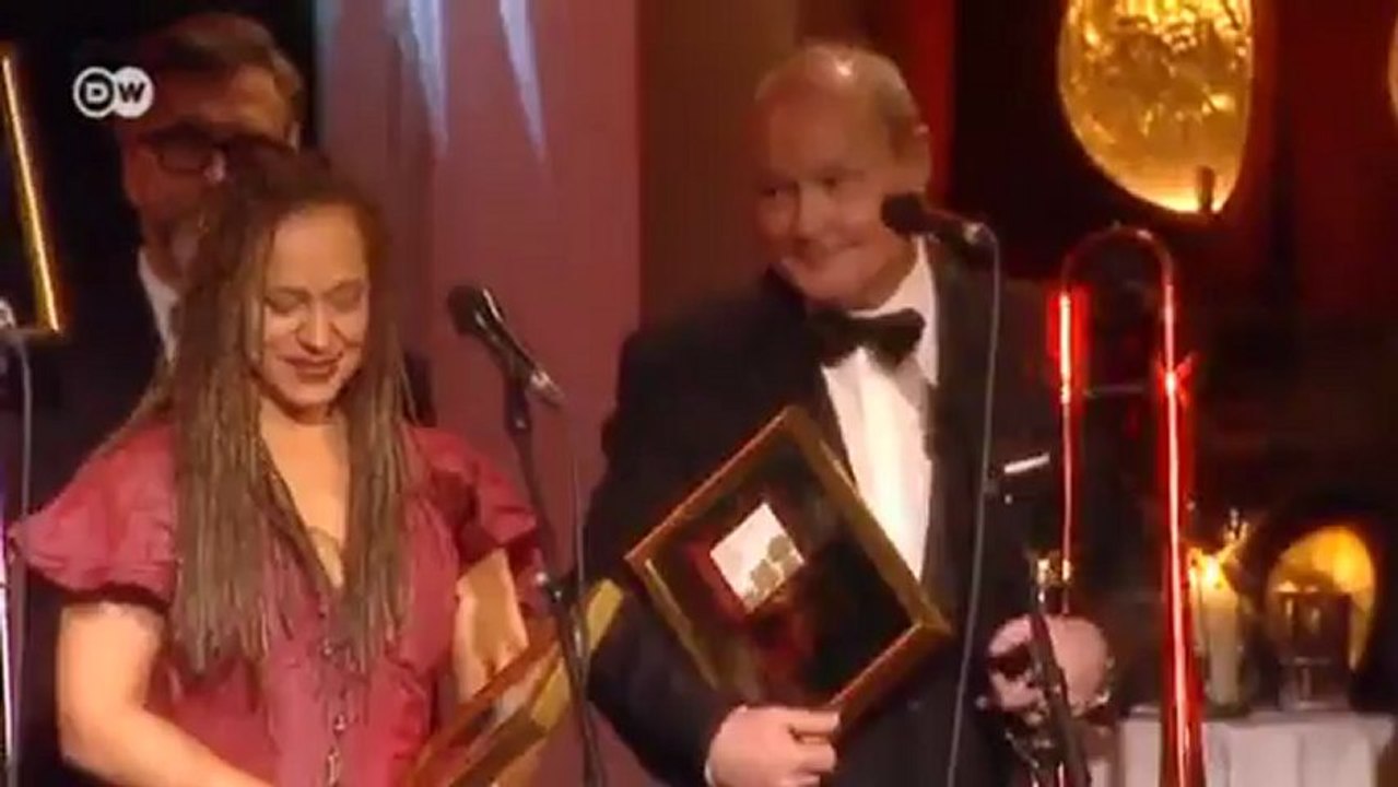 Der Weihnachtsmusiker | Euromaxx - Die Fest-Angestellten