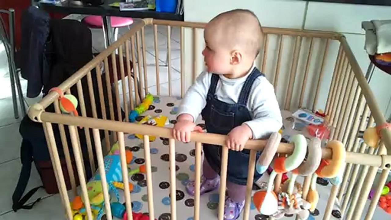 Maëlle se met debout.mp4