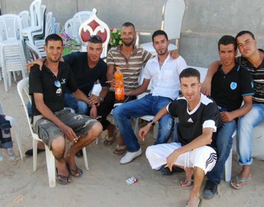 Pour mes frères et mes amis je vous aimes tous .vous me manquez tropppp ;( ;( .