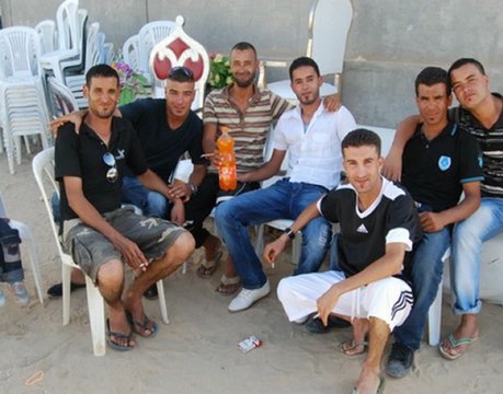 Pour mes frères et mes amis je vous aimes tous .vous me manquez tropppp ;( ;( .