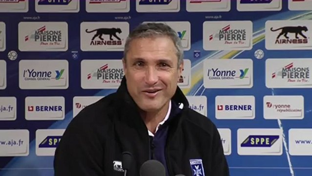 Conférence de presse AJ Auxerre - Chamois Niortais : Bernard CASONI (AJA) - Pascal GASTIEN (NIORT) - saison 2012/2013