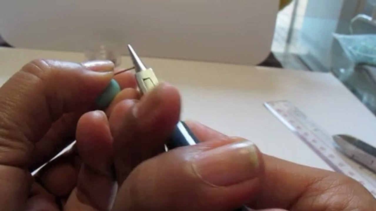 La technique wire I ou comment faire une boucle simple avec une tige