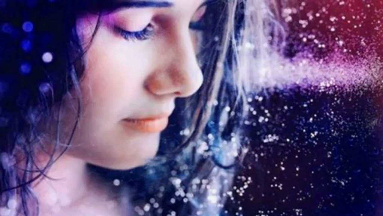 MÜŞERREF AKAY-GECE KİRPİKLİ KADIN