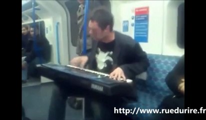 Beat box + piano dans le métro