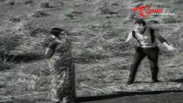 Takkari Donga Chakkani Chukka Songs - Nee Nadakalu Chusthe - Krishna - Vijaya Nirmala