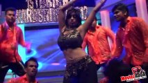 Aiysha Saagar Performing 