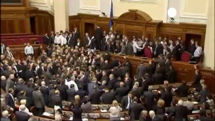 Ucraina: nuove risse in Parlamento