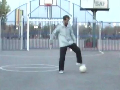 Tutoriale de Fotbal si Freestyle de Alexandru Stan Invata cum sa faci miscari cu mingea