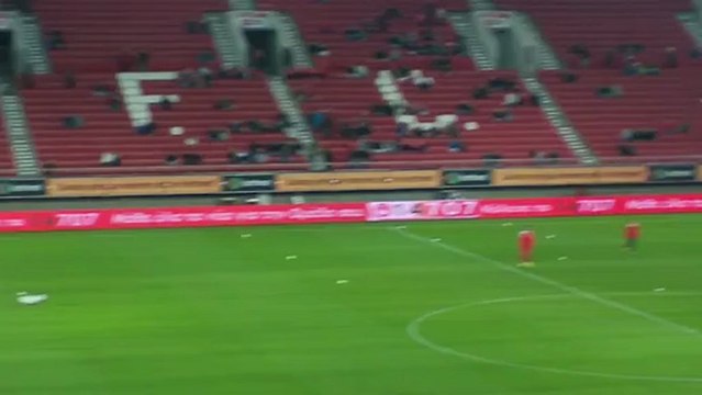 Στιγμιότυπο από την προθέρμανση της ομάδας Νέων του Ολυμπιακού