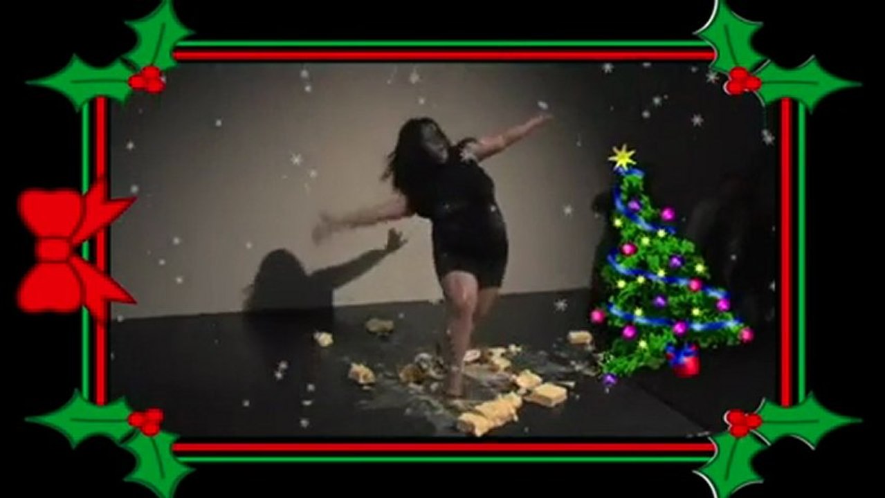 Femme écrase du beurre avec ses chaussures à talons