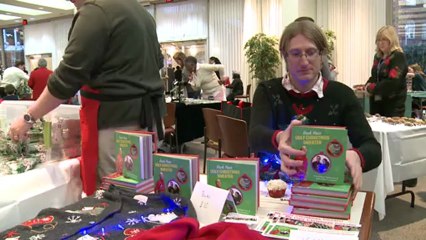 Etats-Unis: le tricot kitsch fait fureur pour Noël