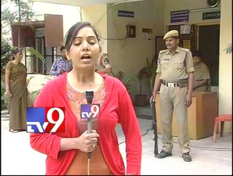 Police use sniffer dogs to catch drug peddlers