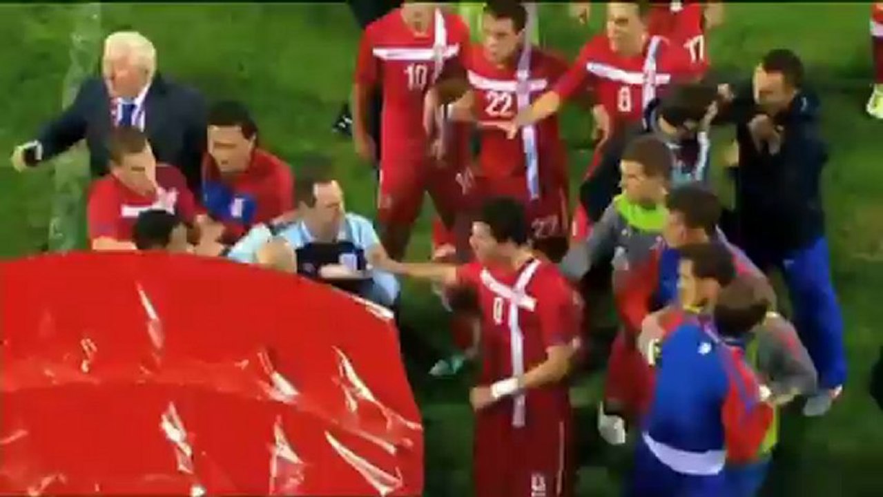 Geisterspiel, Geldbuße und Sperren: UEFA mit harten Strafen für Serbien