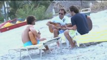 Los Café Quijano ensayan en la playa su próxima gira española