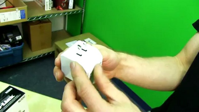 D-Link DAP-1320 Wireless N Range Extender Unboxing & First Look Linus Tech Tips