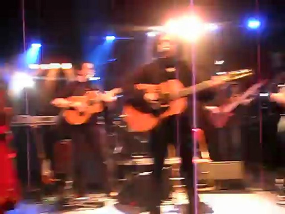 AKLI D