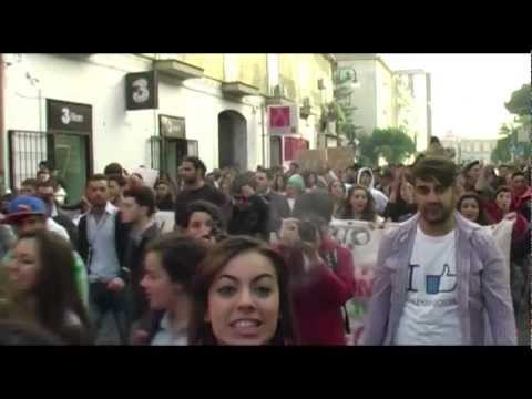 Aversa (CE) - Gli studenti aversani: Giù le mani dal nostro futuro (24.11.12)