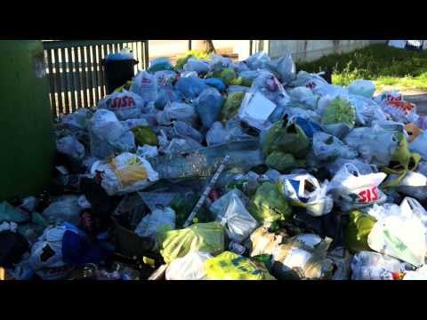 Gricignano (CE) - Discarica a cielo aperto nel Parco Mazzoni (11.12.12.)